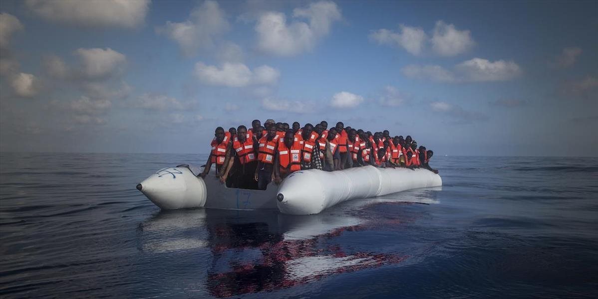 Pri talianskych ostrovoch zachránili ďalších 1500 migrantov