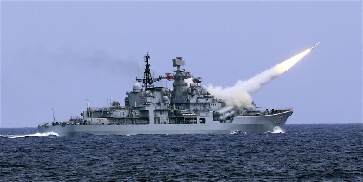 Vo Východočínskom mori sa začali veľké manévre čínskeho loďstva