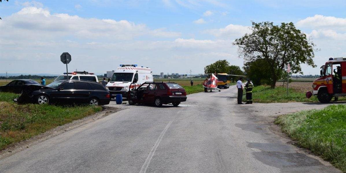 FOTO Tragická nehoda pri Trnave: Mladý vodič neprežil zrážku s mercedesom
