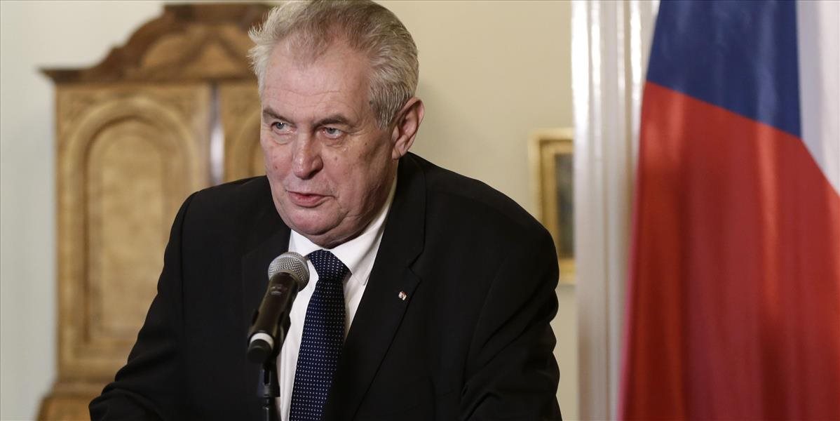 Miloš Zeman je proti prijatiu akýchkoľvek migrantov