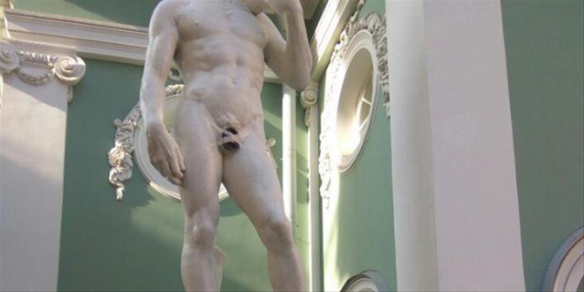 Nahú sochu Michelangelovho Dávida v Petrohrade oblečú, aby nekazila deti