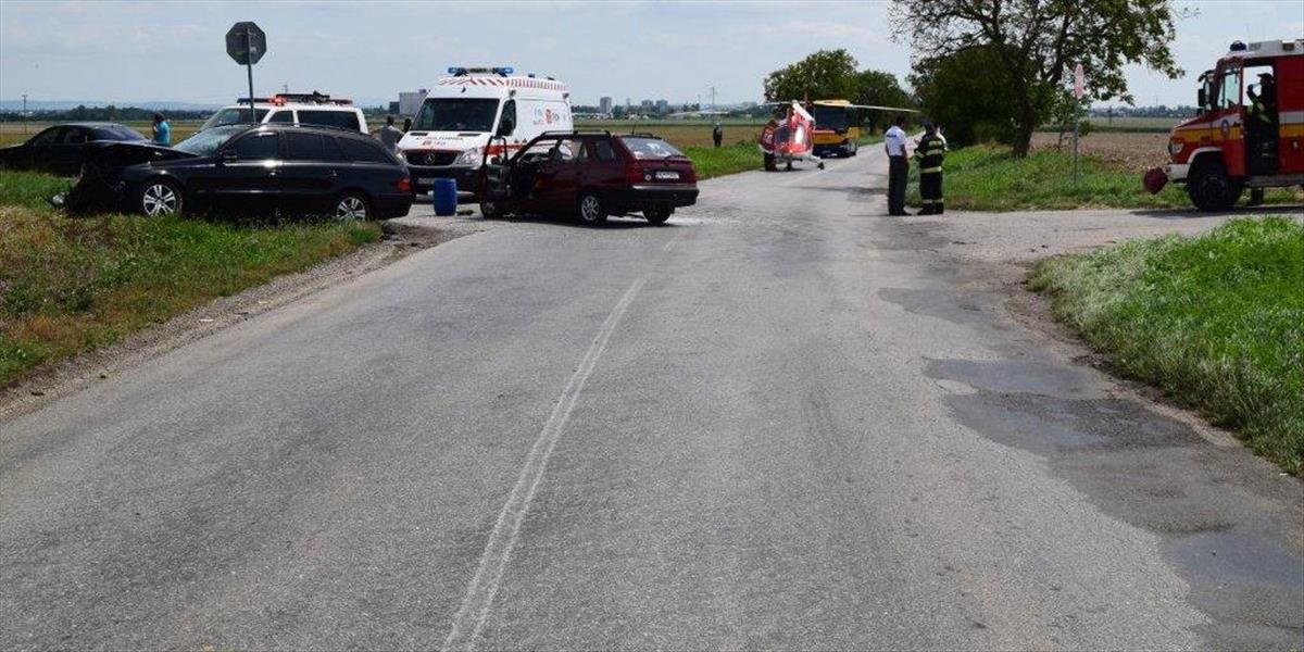Pri nehode v Šamoríne sa zranilo päť ľudí