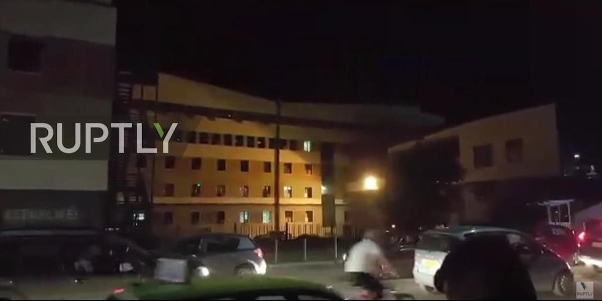 VIDEO Výbuch v kosovskej Prištine: Explodovala bomba pred budovou parlamentu