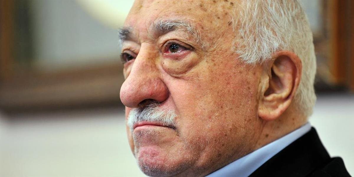 Turecká vládna strana vyzvala členov, aby robili čistky nasledovníkov Gülena
