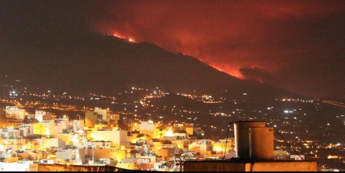 VIDEO Obrovský požiar na ostrove La Palma: Turista podpálil toaletný papier, evakuovali 2500 ľudí