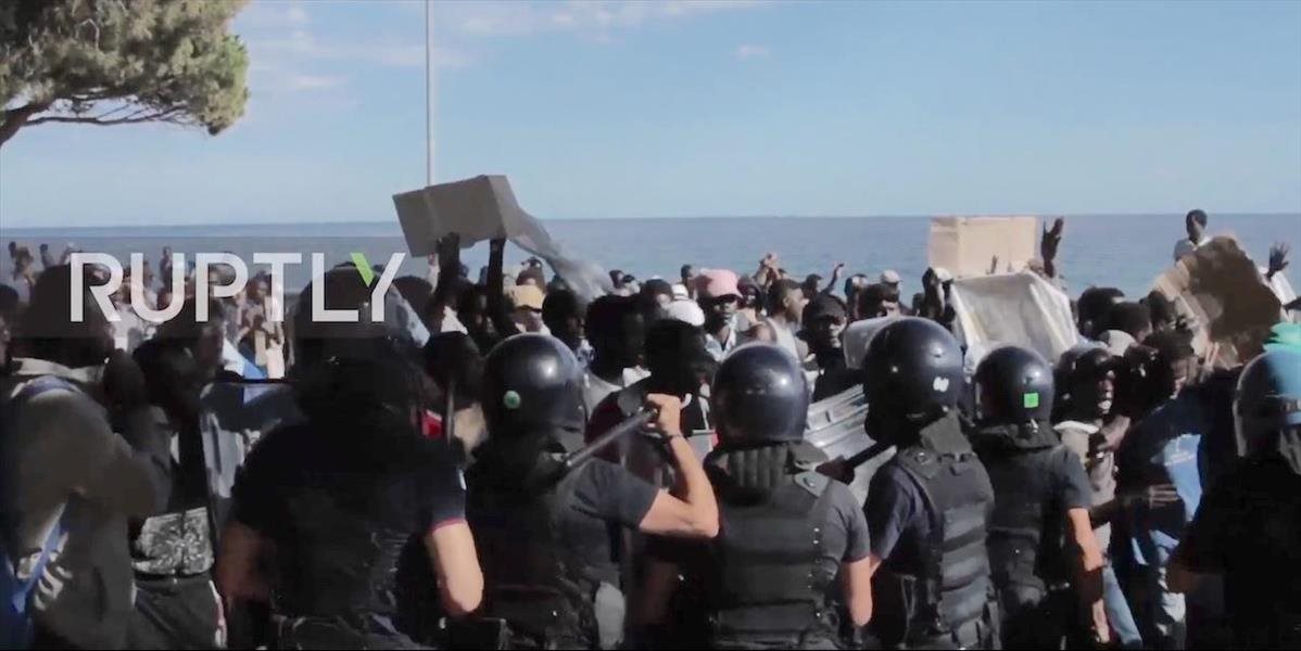 VIDEO Migranti prerazili zátarasy na hranici v Taliansku a dostali sa do Francúzska
