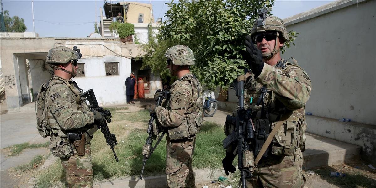 Pri výbuchu bomby v afganistane zahynulo päť policajtov vrátane generála