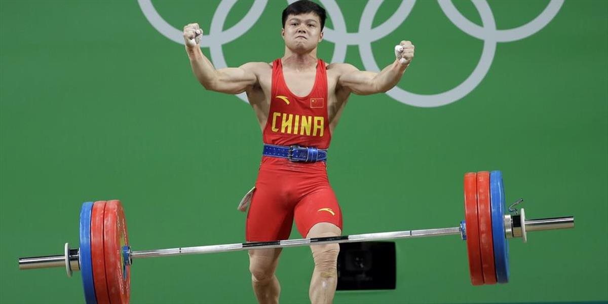 Vzpieranie: Zlato aj "sveťák" do 56 kg pre Číňana Čching-Čchüana