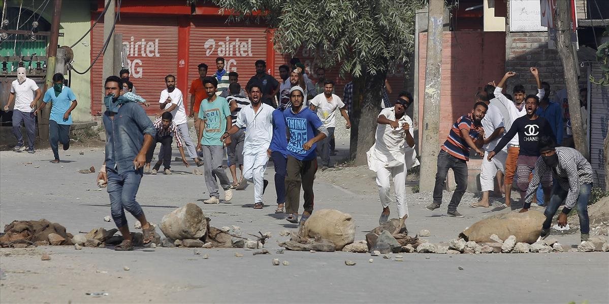Indické sily zadržali v Kašmíre vyše 1000 protestujúcich