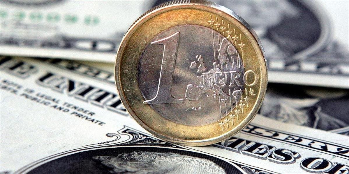 Kurz eura klesol na 1,1077 USD/EUR