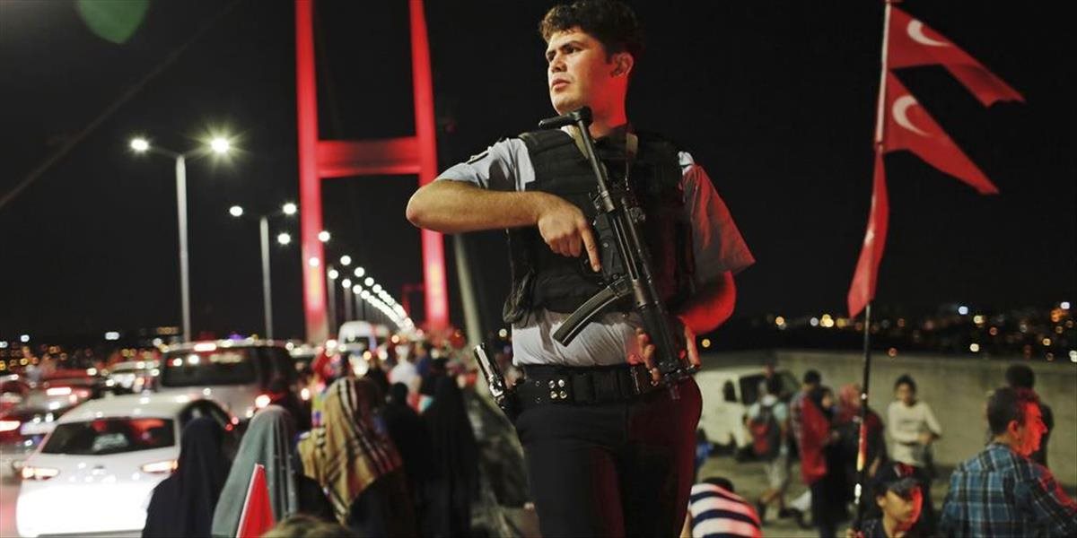 V Turecku zatkli od zmarenia puču 16-tisíc osôb