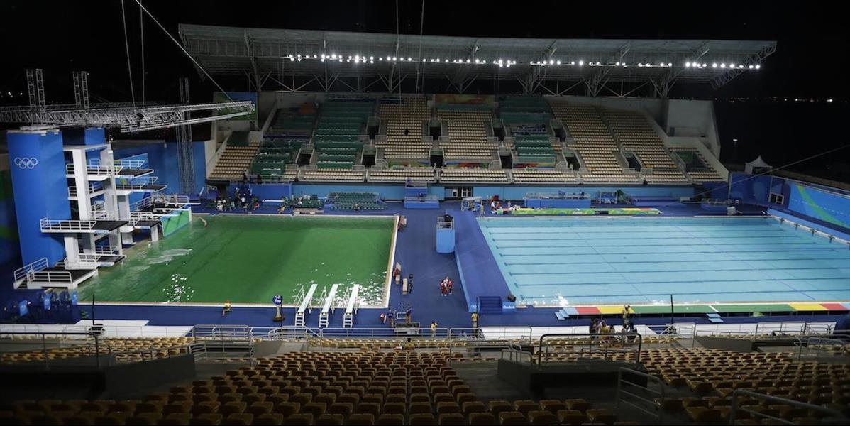 Trapas v Riu: Bazén pre skokanov sa zafarbil do zelena