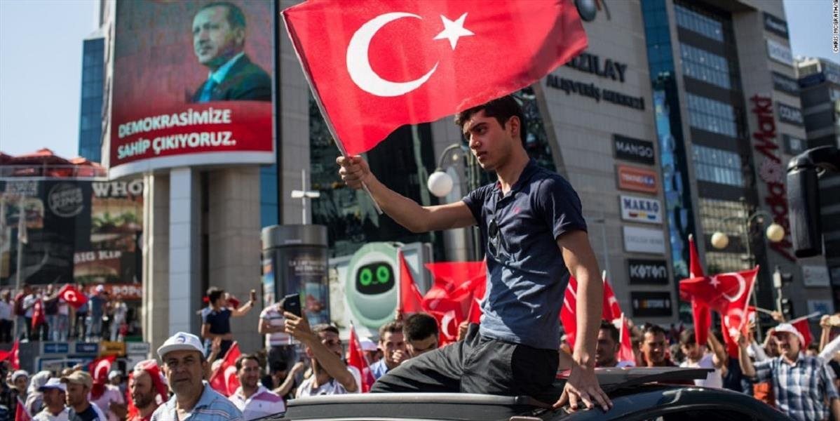 V Turecku plánujú odvolať z funkcií ďalších 1500 sudcov a prokurátorov