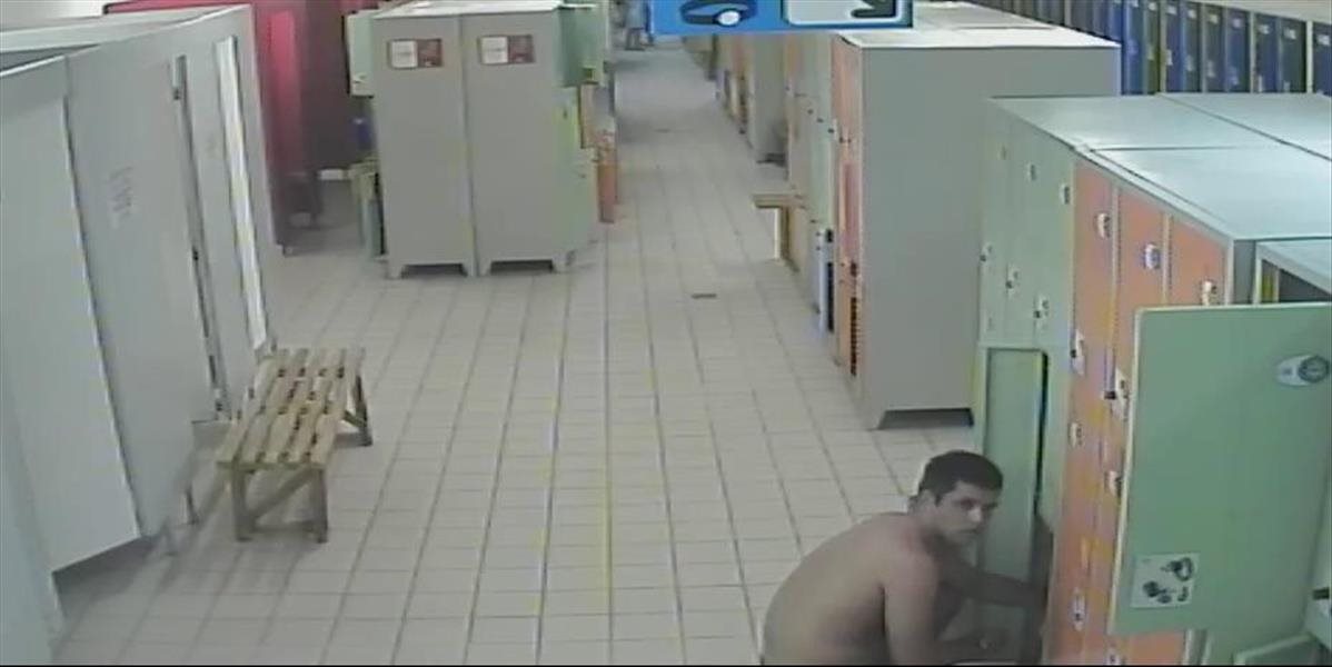 FOTO Tento muž pokazil ľuďom dovolenku: Vykrádal skrinky na kúpalisku vo Veľkom Mederi