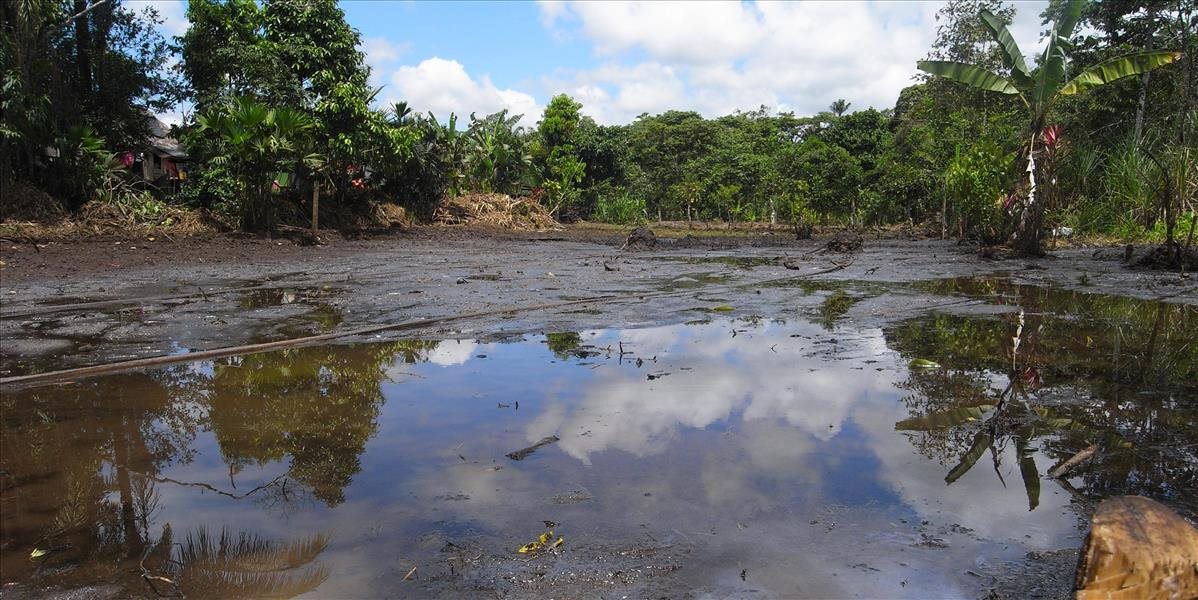 Časť dažďových pralesov v Amazonas znečistila ropa z poškodeného ropovodu