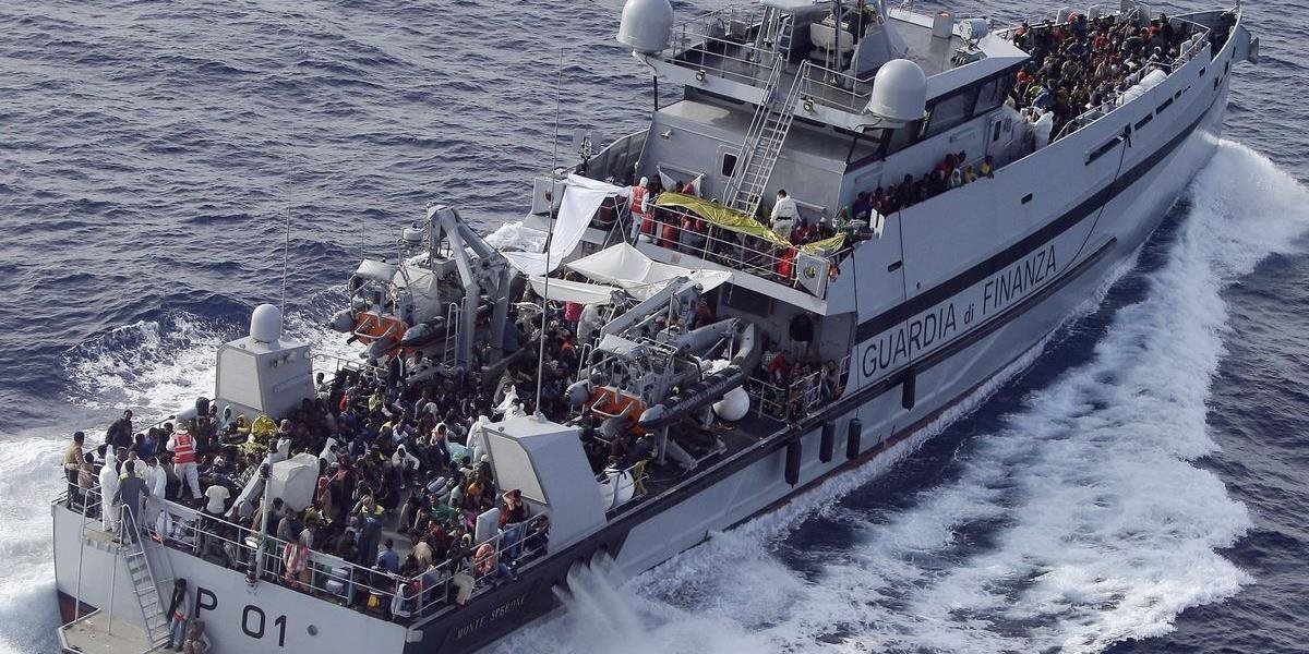 Grécko začalo prepravovať migrantov z ostrovov v Egejskom mori na pevninu