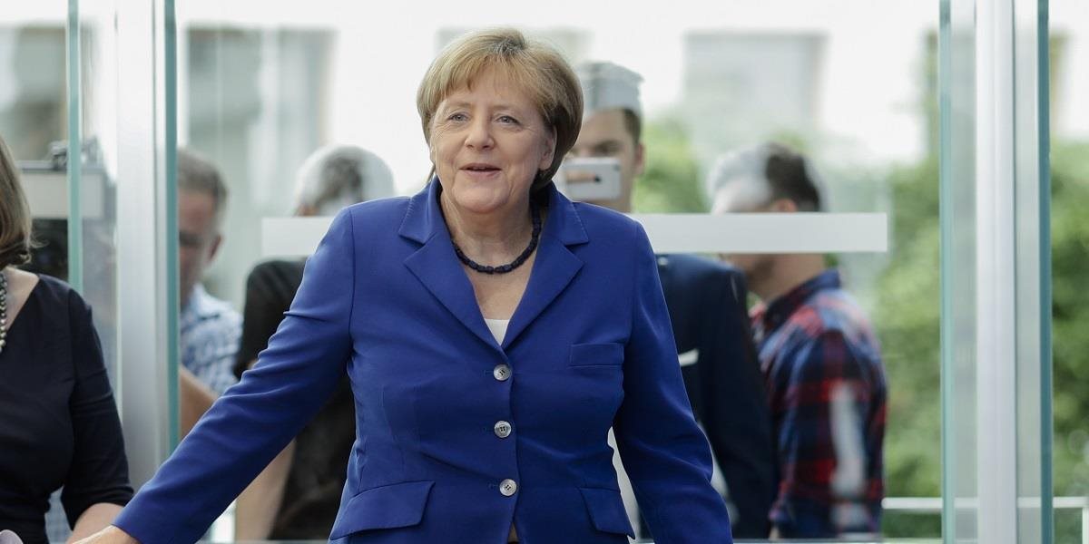 Merkelová pozvala lídrov najväčších firiem na diskusiu o integrácii migrantov