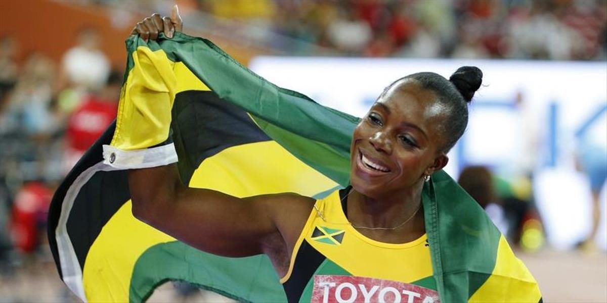 Jamajčanka Campbellová-Brownová bežala takmer polovicu úseku v susednej dráhe