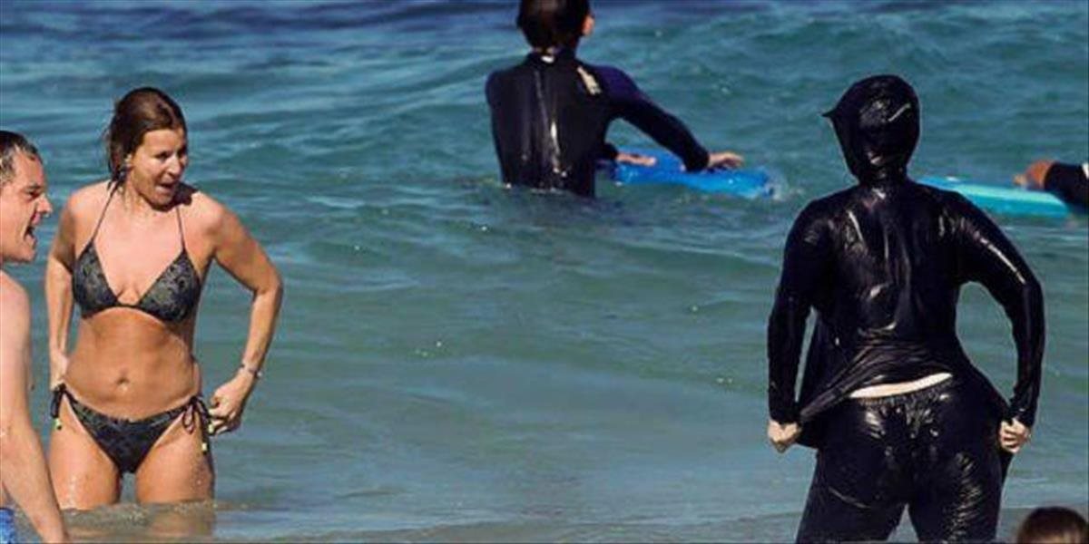 Korzická obec Sisco moslimkám zakázala nosiť na plážach burkini
