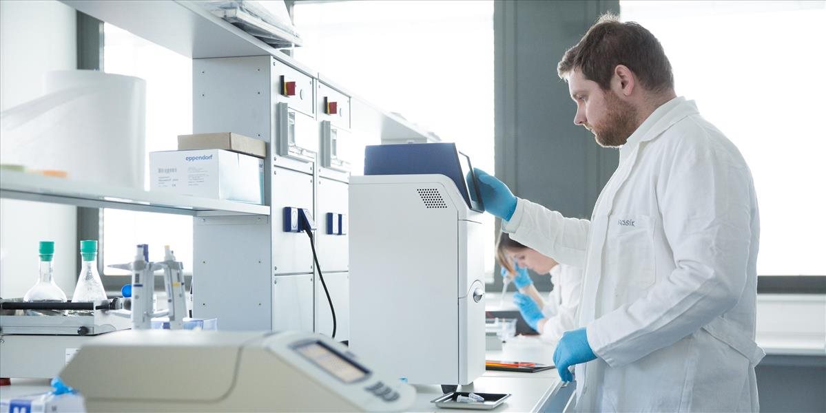 Medici z UK môžu využívať 3D biotlačiareň, dokáže vytlačiť živé bunky