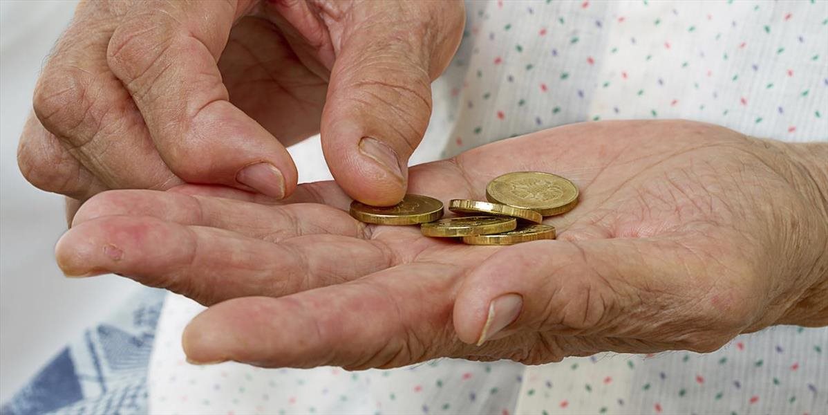 Starobné dôchodky sa majú od januára zvýšiť o 8,2 eura
