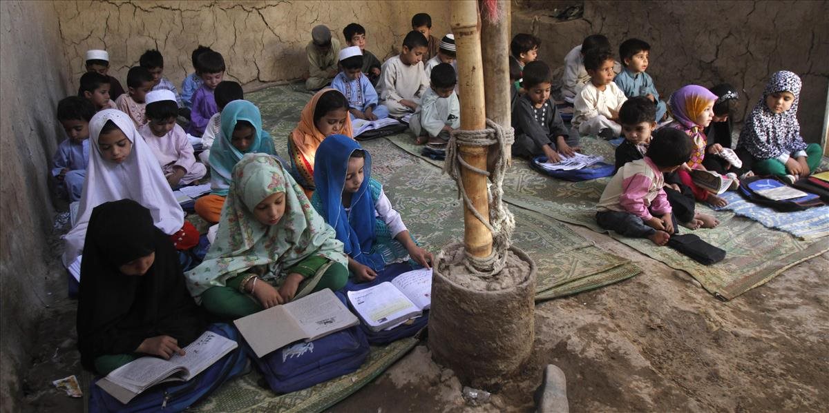 Human Rights Watch: Afganské sily používajú školy ako úkryty