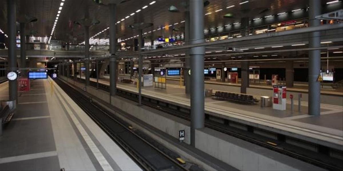 Útočník z rakúskeho vlaku sa bude zodpovedať z pokusu o vraždu