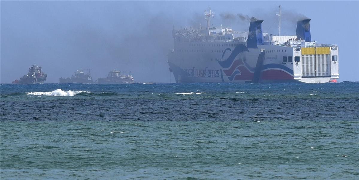 VIDEO Dráma na mori: Pri pobreží Portorika vzbĺkol trajekt, evakuovali takmer 500 pasažierov