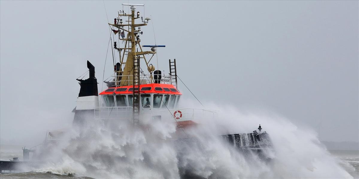 Turecká pobrežná stráž sa zrazila s nákladnou loďou, zahynuli traja ľudia