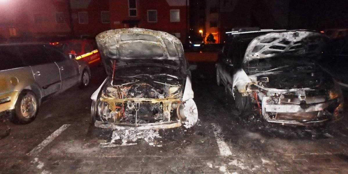 Nočný požiar auta v Bratislave poškodil ďalších šesť vozidiel