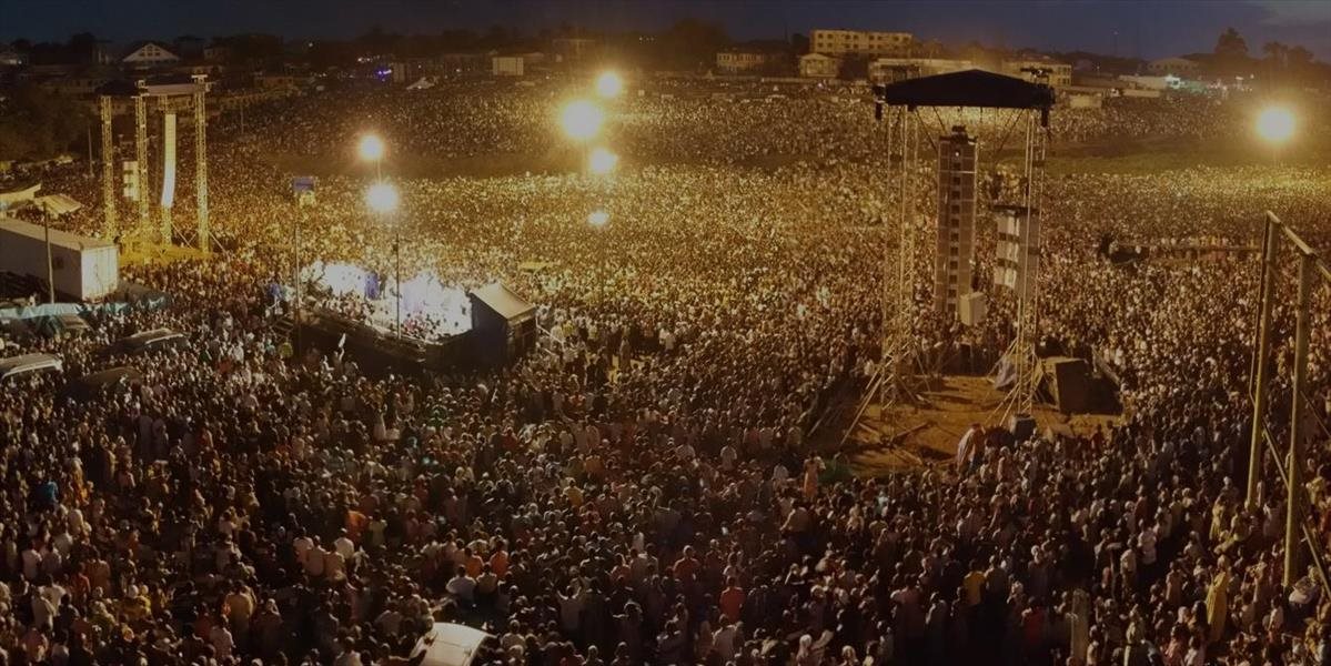 Zázraky v Afrike pokračujú: Chromý chlapec začal odrazu chodiť