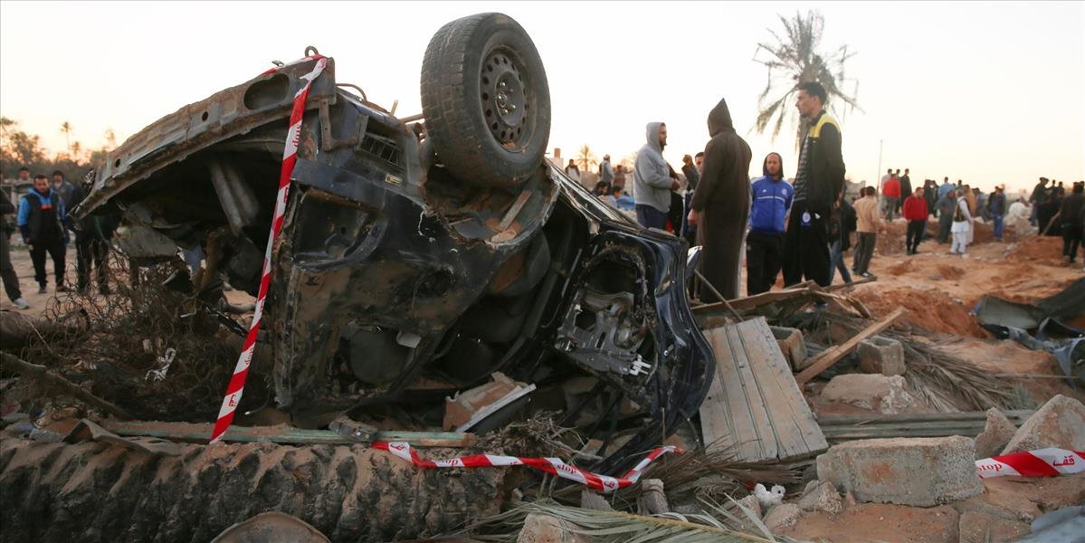Líbyjskou Syrtou otriasli explózie, zomrelo najmenej desať provládnych vojakov