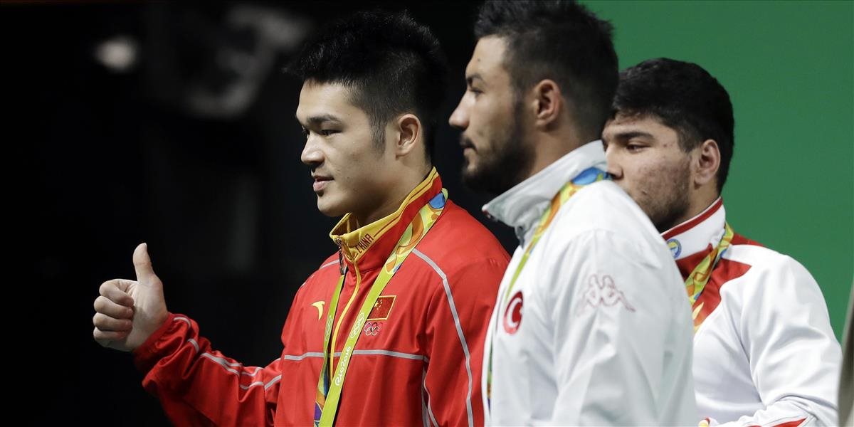 Vzpierač Artykov z Kirgizska príde pre doping o bronz