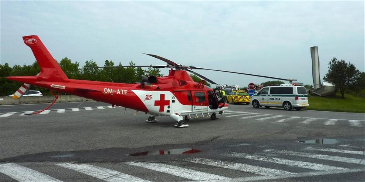 Vážna nehoda na Kysuciach: Zranili sa dve mladé Talianky, jednu musel previezť vrtuľník