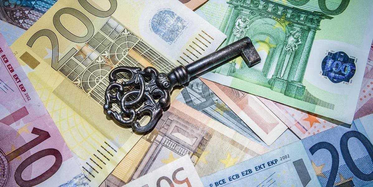Slováci sa v 1. polroku zadlžovali v bankách viac ako vlani