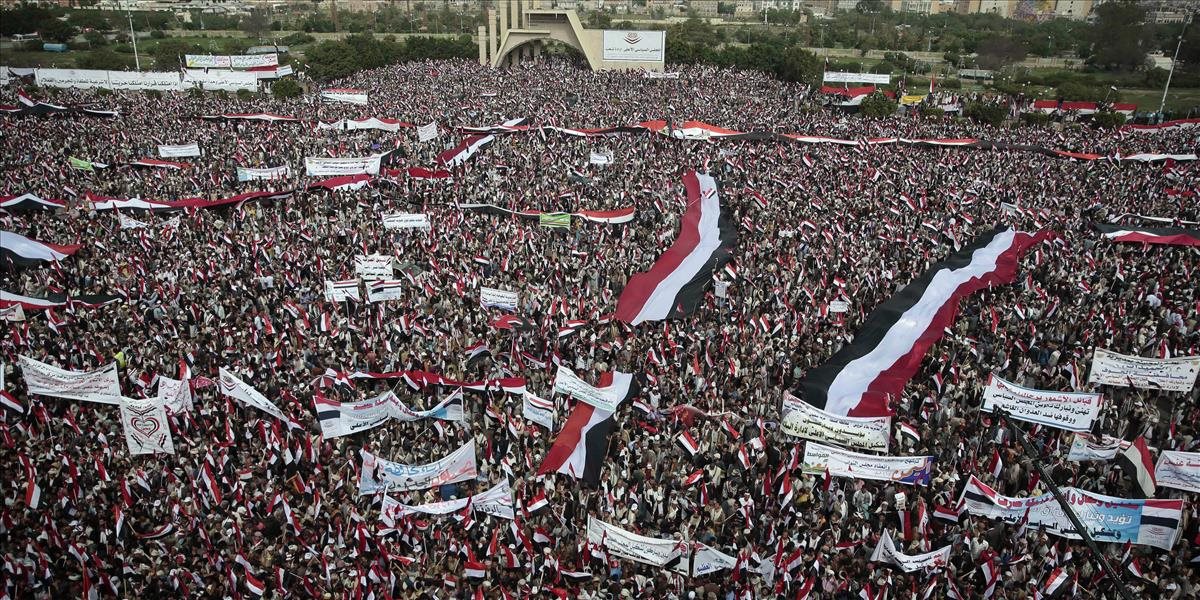 Státisíce ľudí vyšli do ulíc metropoly Saná podporiť povstalcov