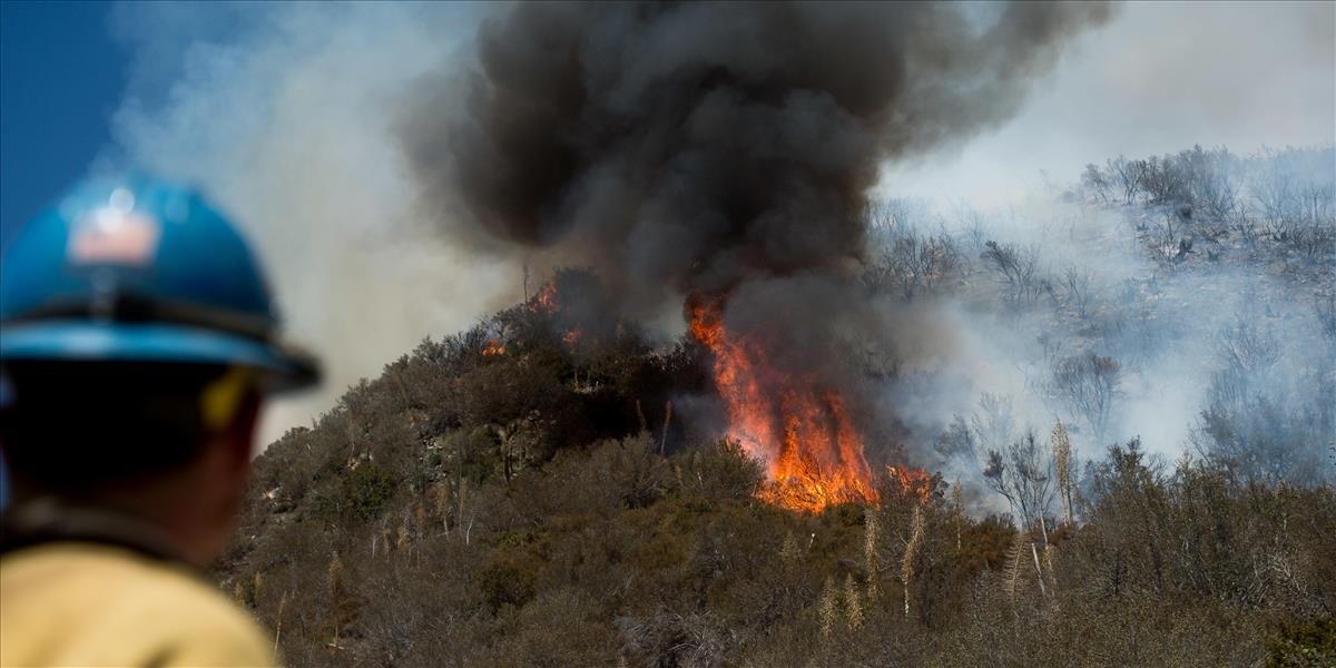 Hasiči pokročili v boji proti viacerým požiarom v Kalifornii