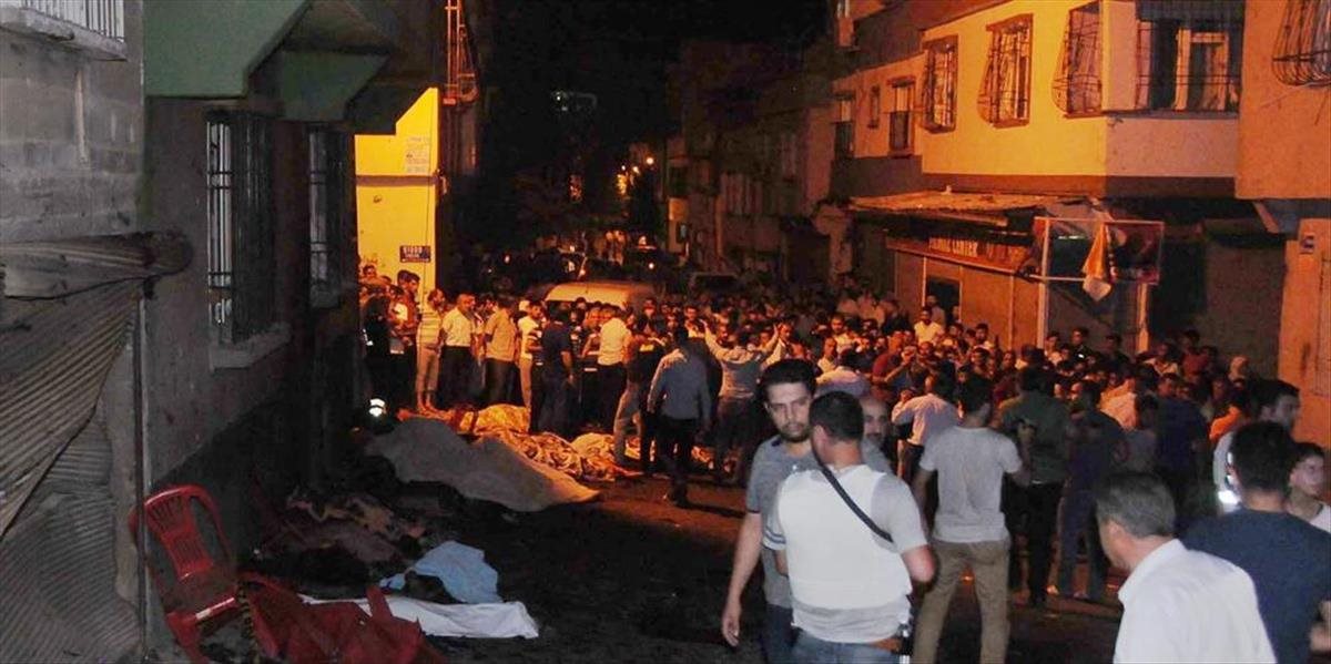 Tínedžer sa odpálil na svadbe v Turecku: Zomrelo najmenej 54 ľudí z toho 29 detí