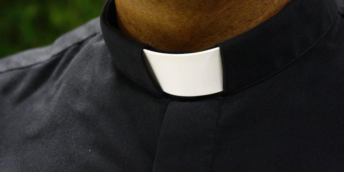 Pojednávanie s exkňazom obvineným zo znásilnenia odročili na október