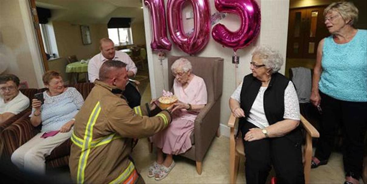FOTO Babička všetkých prekvapila: Na 105.narodeniny chcela potetovaného hasiča