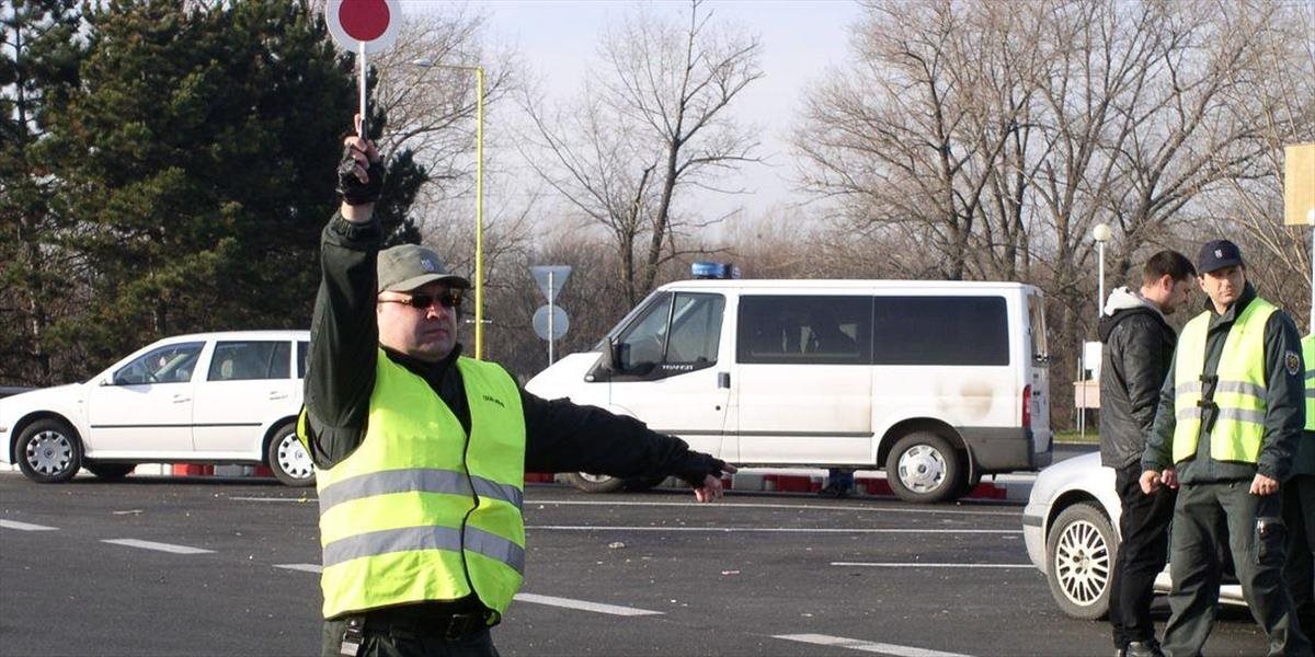 Na D2 v smere do Maďarska je pre nehodu obmedzená premávka, dopravu riadi polícia