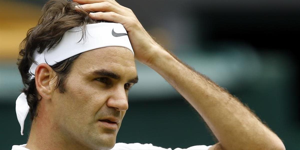 Federer už s raketou v ruke, hoci kouč avizoval až október