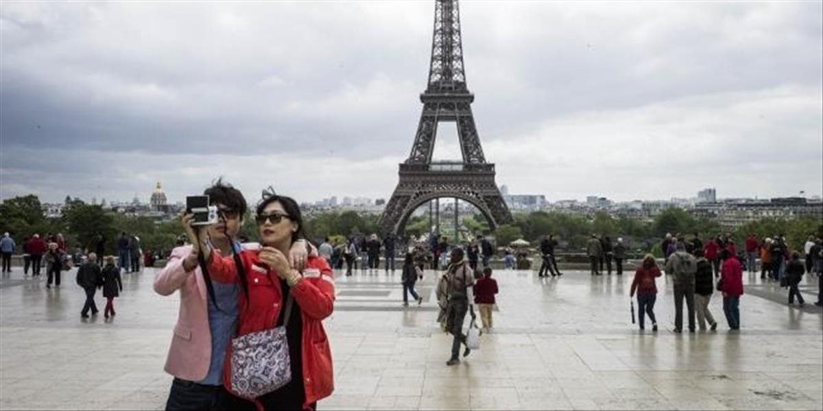 Paríž navštívilo po útokoch, štrajkoch a záplavách o milión ľudí menej