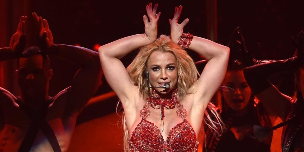 Britney Spears dala oblečenie do tomboly, zisk pôjde obetiam záplav v Louisiane
