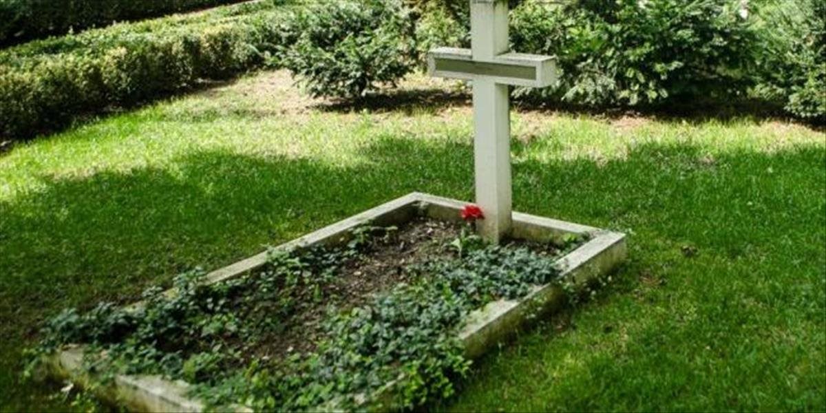 Holanďan spálil telo svojej mŕtvej manželky na záhrade, prípad rieši súd