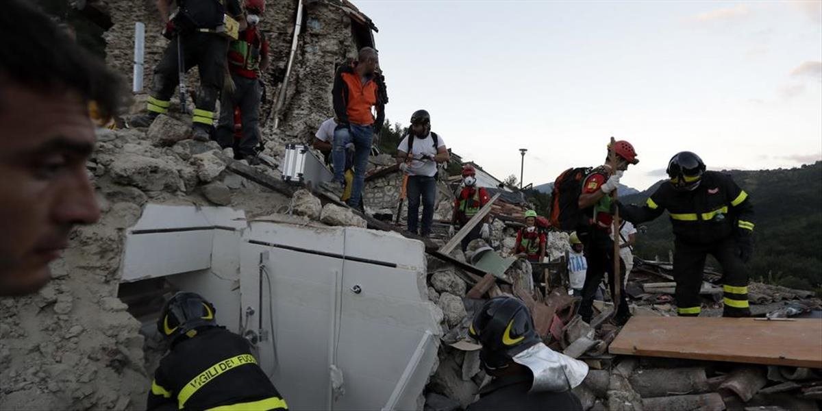 FOTO a VIDEO Talianski záchranári pracovali celú noc: Počet obetí zemetrasenia stúpol na 250
