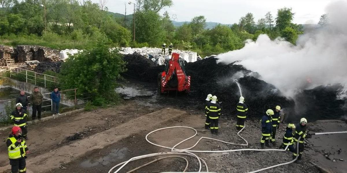 Požiar skládky dreva v Martine zlikvidovali hasiči za päť a pol hodiny