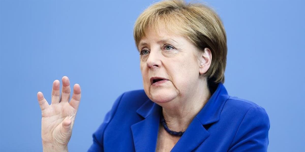 Merkelová a premiéri V4 budú dnes vo Varšave rokovať o brexite i utečencoch