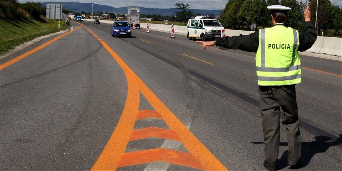Na diaľnici D2 v smere do Česka sa stala ďalšia nehoda, premávku opäť odkláňajú