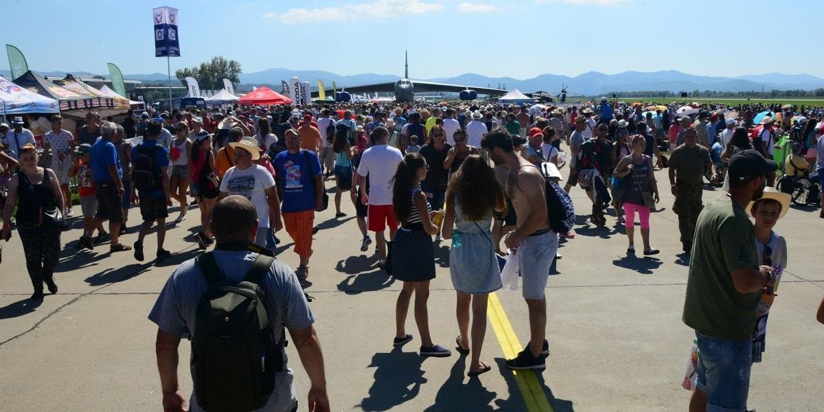 Už v prvý deň prilákali letecké dni v Sliači tisícky návštevníkov
